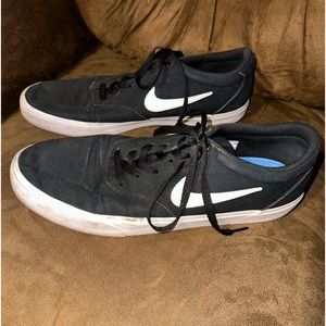Men’s Nike SB Charge black canvas shoes